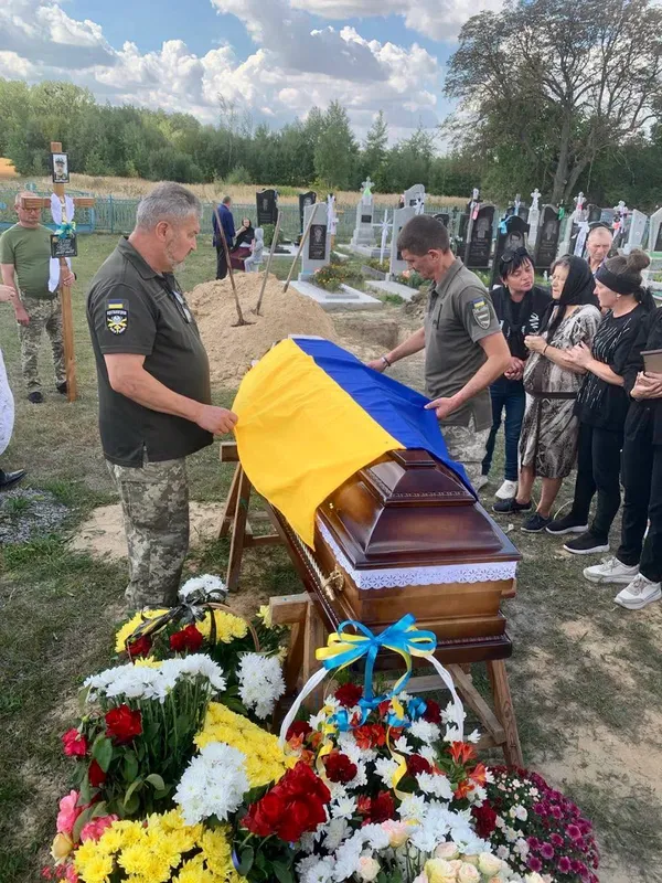 Три роки чекали на повернення: на Волині попрощалися з воїном Миколою Фоміним (фото)
