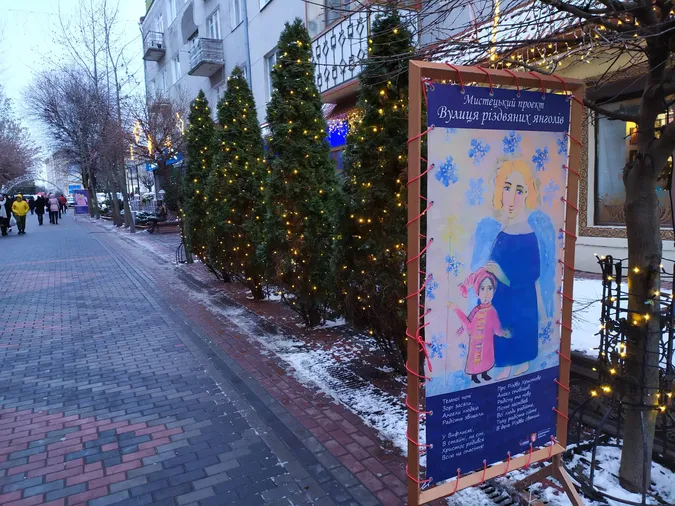 На центральній вулиці Луцька «оселилися» янголи (фото)