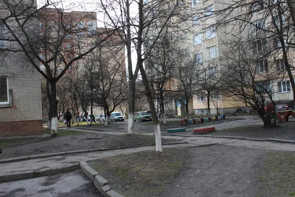 У Луцьку капітально відремонтують двір на Кравчука 