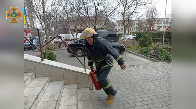 Вибухнула пральна машинка: у Луцьку пожежа у багатоповерхівці (фото, відео)