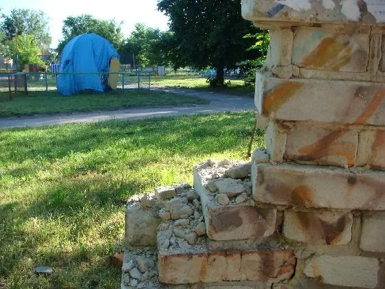 У Ковелі обвалилася стіна містечка атракціонів (фото)