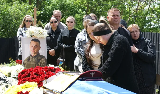 Врятував побратима ціною власного життя: на Волині попрощалися з воїном Андрієм Лавренчуком (фото)