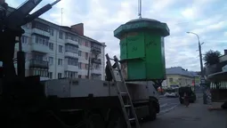 У Луцьку почали зносити незаконні споруди (фото) 
