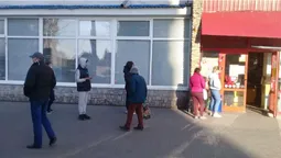 Від завтра в Луцьку  – особливий режим, а сьогодні – черги (фото)