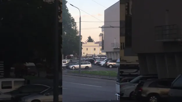 Терорист у Луцьку відпустив трьох заручників (відео)