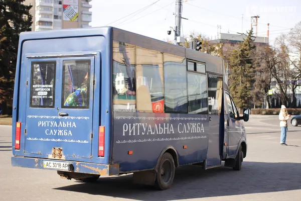 У Луцьку попрощалися із Героями, які загинули внаслідок авіаудару по аеродрому (фото)
