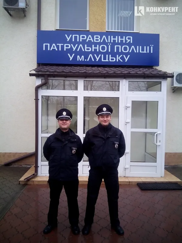 Керівник Луцької патрульної поліції влаштував фотосесію з підопічними