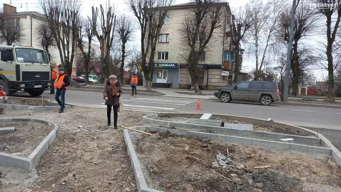 Рух ускладнений: що коїться на проспекті Волі у Луцьку (фото, відео)