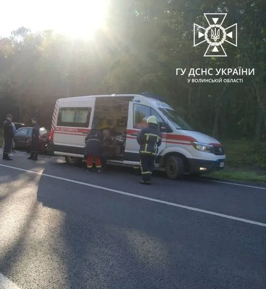 Смертельна аварія на Волині: жінку з-під авто витягали рятувальники (відео)