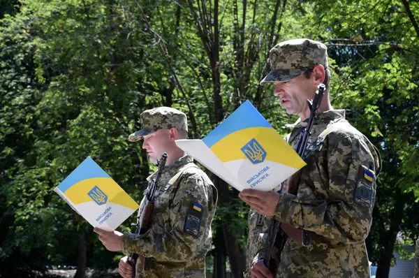 У Луцьку новобранці Волинського прикордонного загону склали присягу (фото)