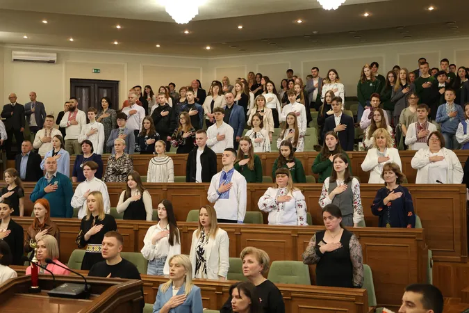 Гордість Волині: у Луцьку відзначили юних інтелектуалів та їхніх наставників (фото)