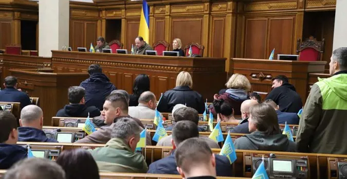 Земельні ділянки, будинки та автівки: троє нардепів вказали недостовірні дані у деклараціях