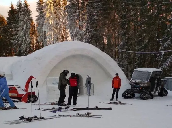В Україні з'явився унікальний готель з льоду (фото)