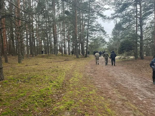 З квадрокоптерами та собаками: понад 250 людей шукають зниклу 17-річну волинянку (фото)