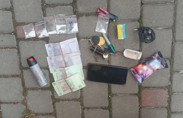 У Луцьку спецпризначенці затримали наркоторговця (фото, відео)