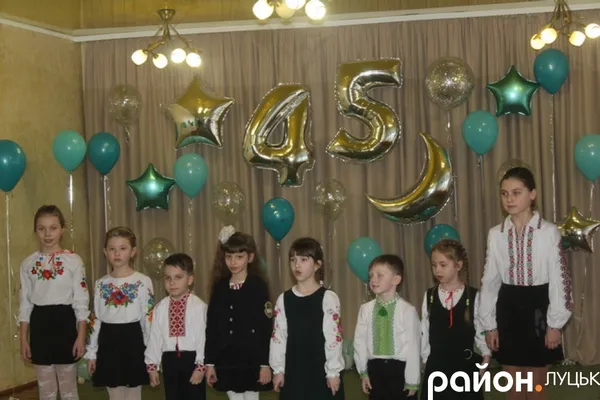 У гості завітали учні школи №17, які теж навчалися в цьому дошкільному закладі