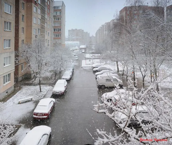 Зима у квітні: вулиці Луцька засипало снігом (фото)