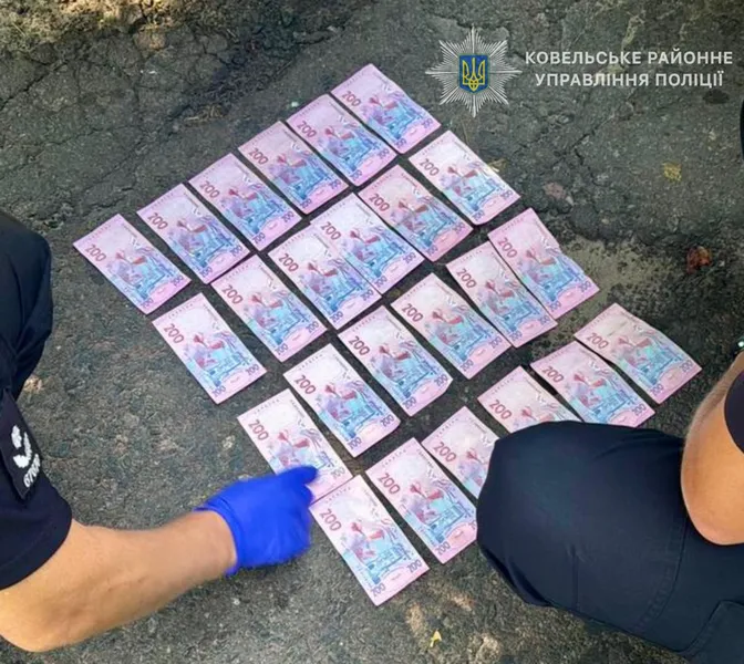 На Волині п'яний водій мотоблока кинув хабар у багажник службового авто (фото)