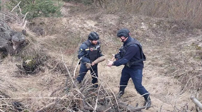 У Любомлі під час розширення дороги знайшли боєприпаси Другої світової (фото)