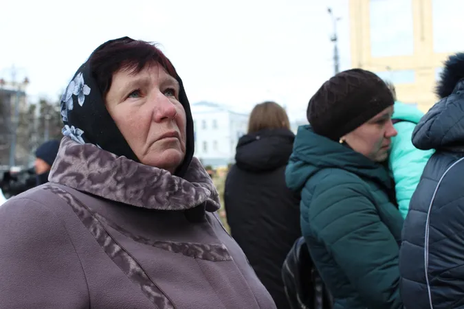 Лучани вшанували загиблих у боях під Дебальцево (фото)