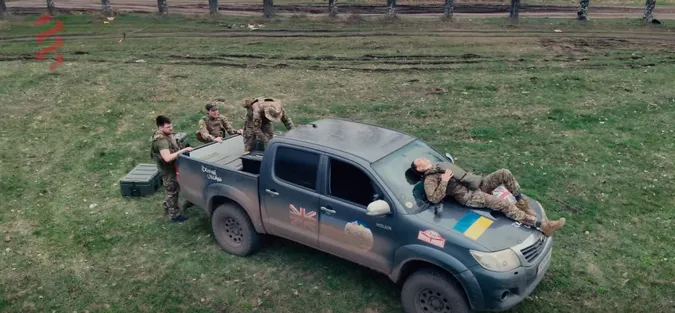 Співачка Дуа Ліпа організувала збір на авто для ЗСУ (відео)