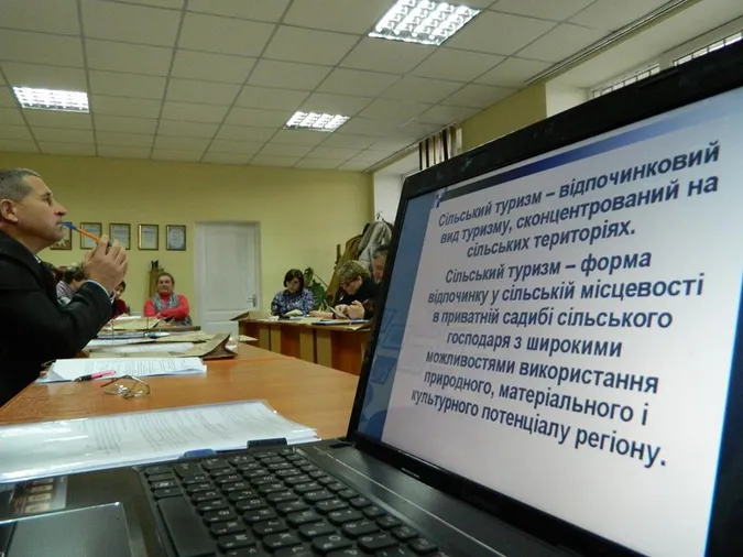 Як мати зиск з 22 озер: жителів Старовижівщини вчили вести турбізнес