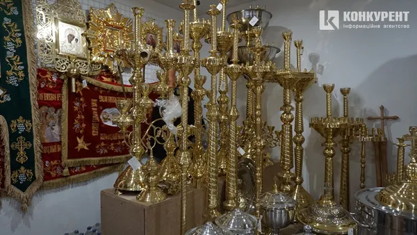 «Золоті» ризи, ладан і кадило, або Скільки в Луцьку коштує одягнути батюшку