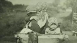 Діти з мамою на Волинському Поліссі в 1930-х (фото)