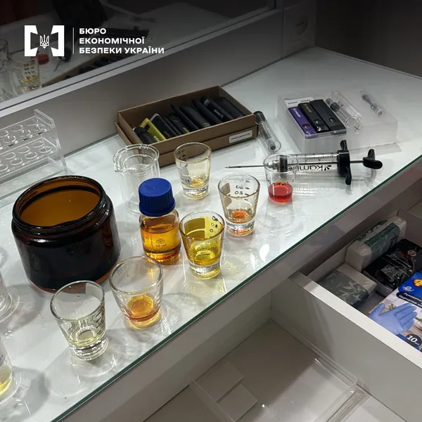 Наркобізнес в соцмережах: на Волині продавали електронні сигарети з канабісом (фото)