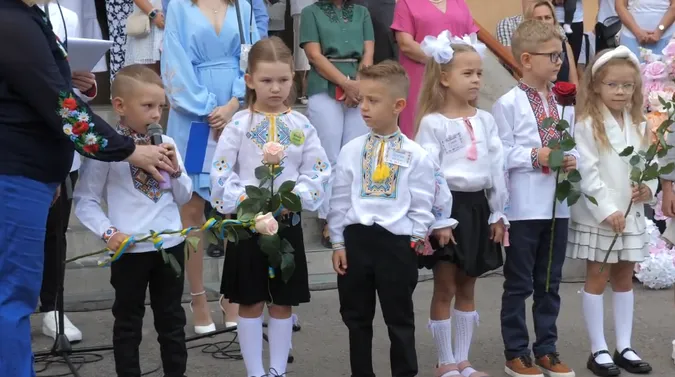 У Луцькому ліцеї №1 пролунав перший дзвінок (відео)