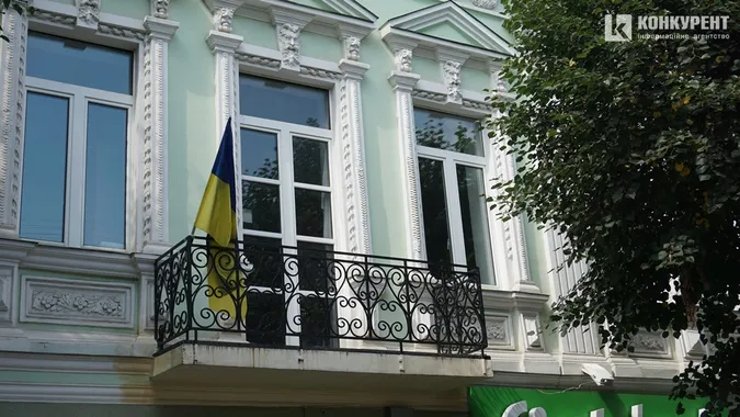 У День прапора лучани вбрались у сорочки, а будинки прикрасили стягами (фото)