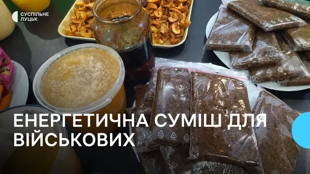 За власним рецептом: на Волині волонтерки готують медово-енергетичну суміш для ЗСУ (фото, відео)