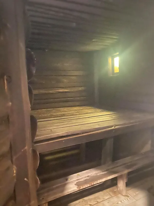 Після відвідин лазні лучанка знайшла у своїй куртці гризуна (фото)