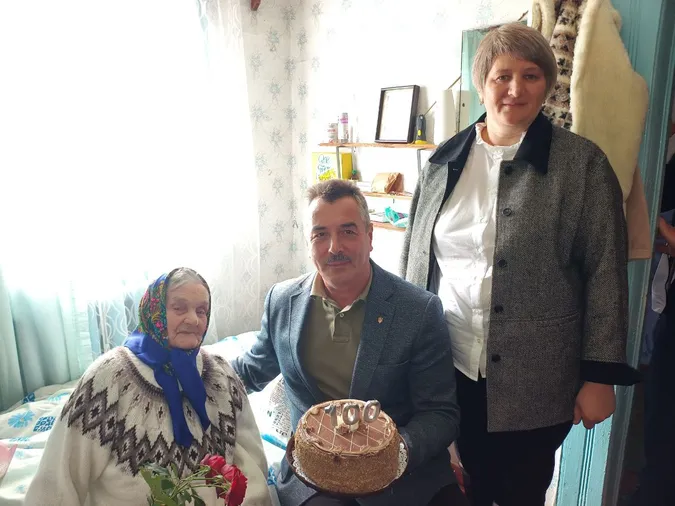 На Волині привітали жінку зі 100-річчям