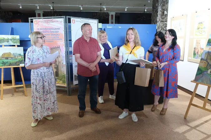 У Луцьку нагородили художників, які кілька днів малювали Старе місто (фото)