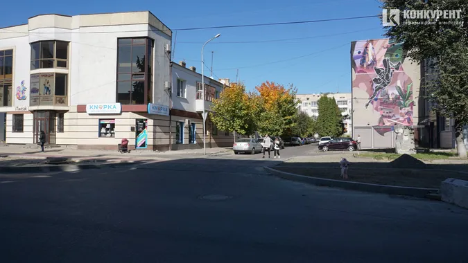 Хаос та вкладання бруківки: що коїться на проспекті Волі у Луцьку (фото)