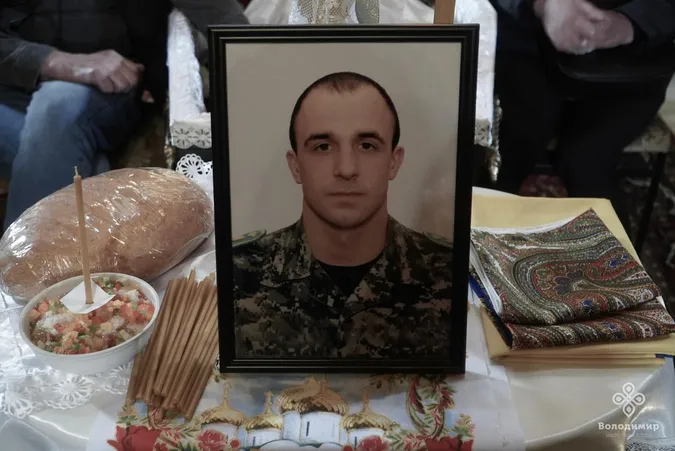 У місті на Волині відбулося прощання з полеглим захисником Сергієм Остапишиним (фото)