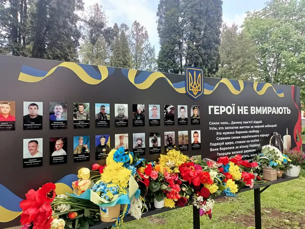 У Підгайцях відкрили фотостенд загиблим на війні воїнам громади (фото)