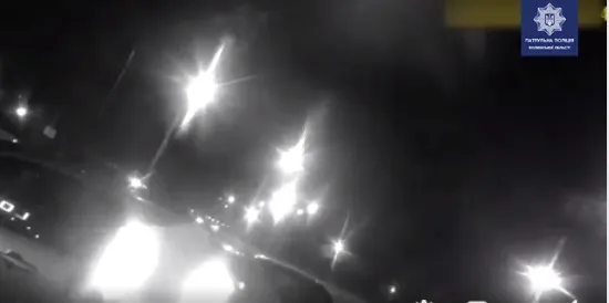 У Луцьку небайдужі заблокували авто водія-порушника (відео)