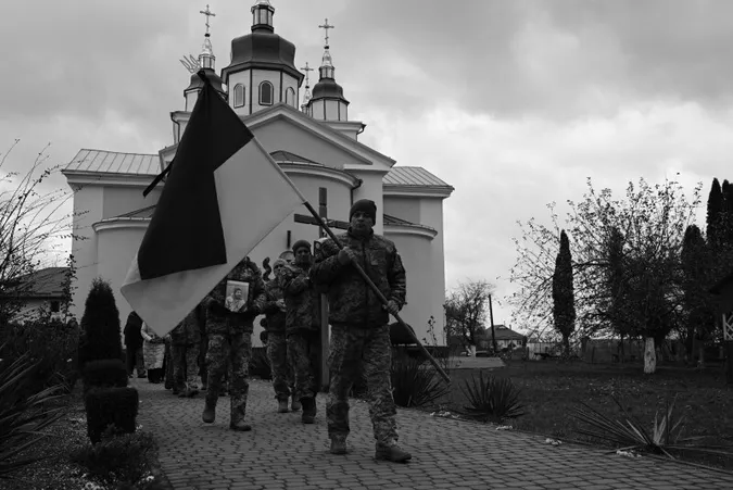 Луцька громада попрощалася із померлим від поранень Романом Мельничуком (фото)