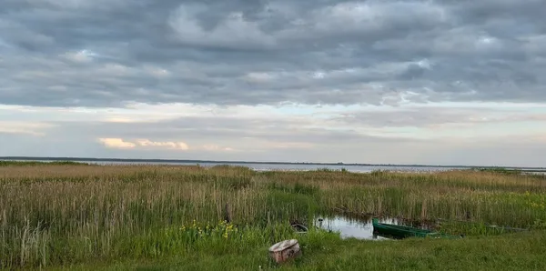 Село з жителями провалилося під землю і стало озером: де на Волині є легендарна водойма