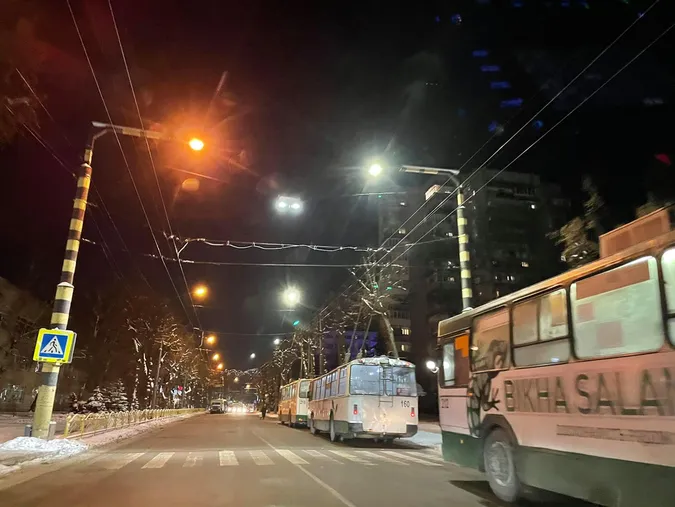 У Луцьку - затор із тролейбусів (фото)