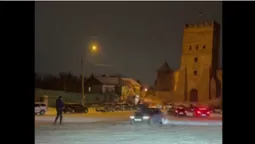 У Луцьку на площі перед замком влаштували дрифт (відео)