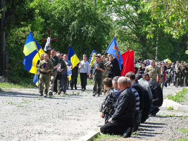 На Волині провели в останню дорогу Героя Юрія Строчика (фото)