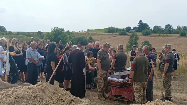 Понад пів року вважався зниклим: на Волині попрощалися з воїном В’ячеславом Мотикою (фото)