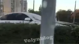 У Луцьку – аварія біля «Глобуса»: BMW вилетіло на кільце (відео)