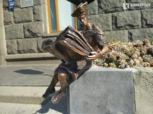 Маленькі чоловічки захоплюють Луцьк (фото)