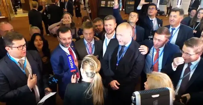 Українці в ПАРЄ заспівали гімн під час включення російського каналу (відео)