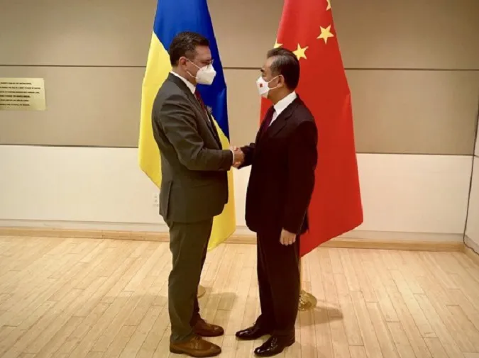 Кулеба зустрівся з головою МЗС Китаю Ван Ї