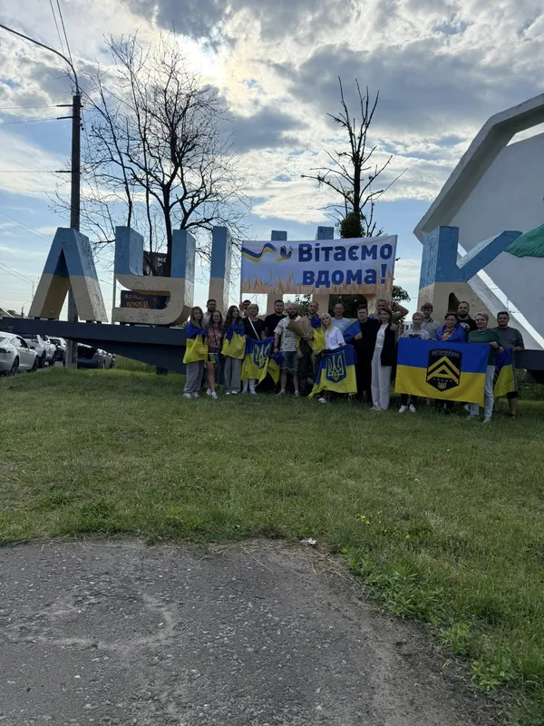 У Луцьку зустріли звільненого з полону бійця (фото)